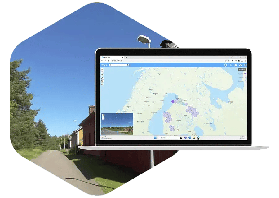 Vista--map-view-with-laptop