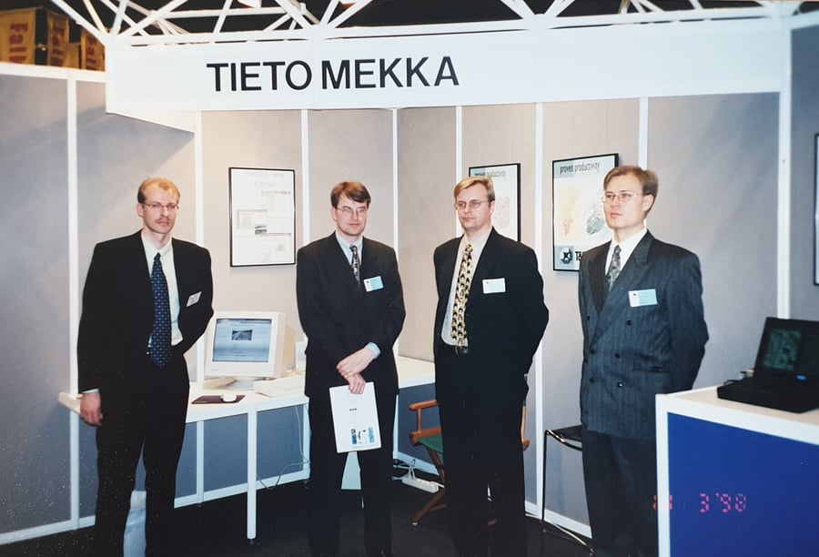 In 1990, Matti Pikkarainen's diploma thesis for the Oulu road district was completed on the subject of road maintenance planning expert system.